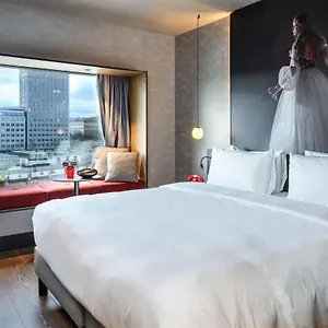 Radisson Red Hotel, Bécs
