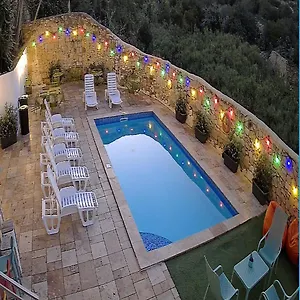 Follow The Sun Boutique - Pool, Breakfast & Sea Views Hostel Saint Julian's